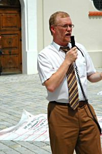 Dominic R. Scales, als Redner voll in Aktion